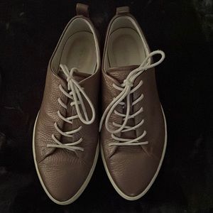 Ecco Women’s sneakers cute leather rose gold / eggplant. Size 37 / 6 1/2 / 6.5